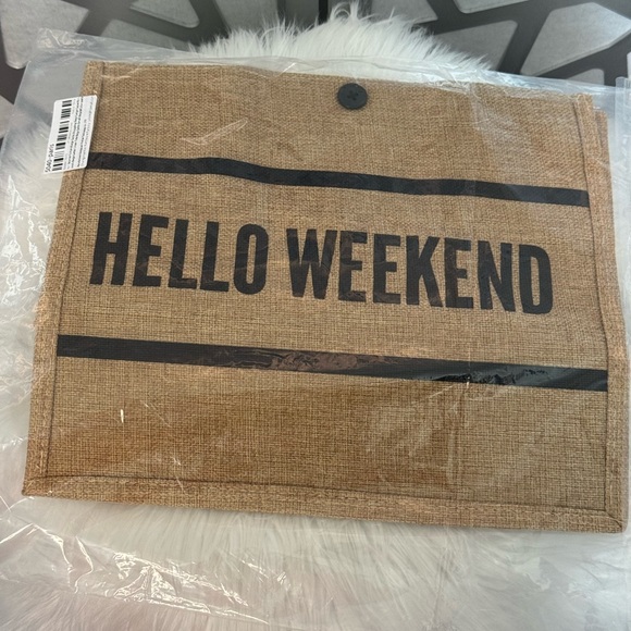 New Arrivals! Hello Weekend Tote and Pouch Set - Picture 8 of 9